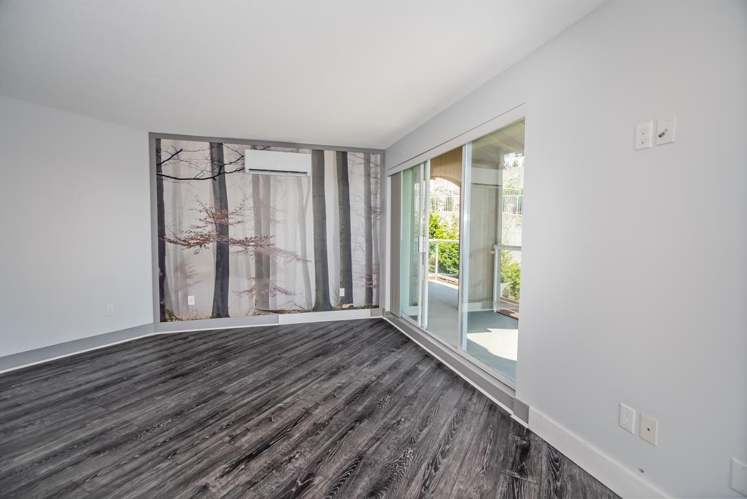 202 15025 VICTORIA AVENUE, White Rock