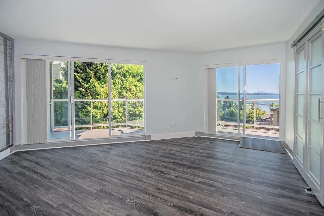 202 15025 VICTORIA AVENUE, White Rock