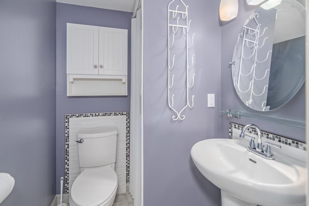 202 15025 VICTORIA AVENUE, White Rock