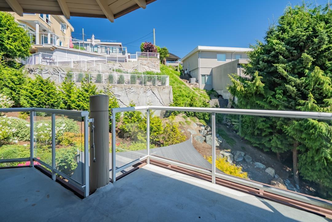 202 15025 VICTORIA AVENUE, White Rock