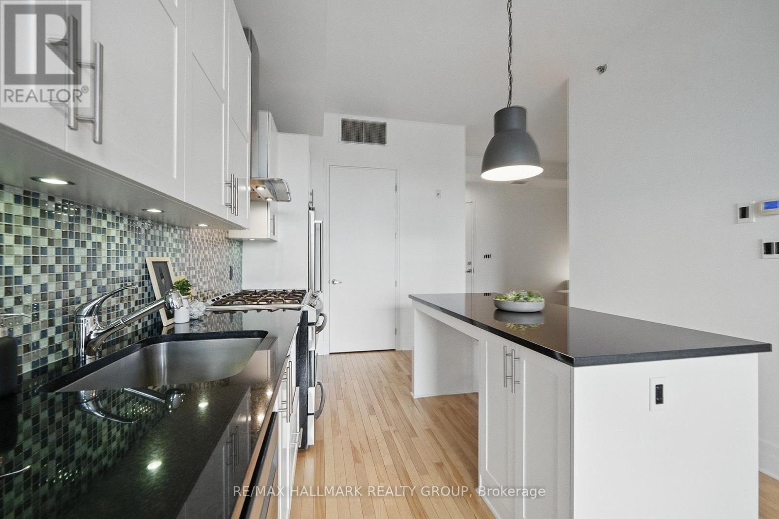 Photo 17 of Ph 7 808 Bronson Avenue, Ottawa ON