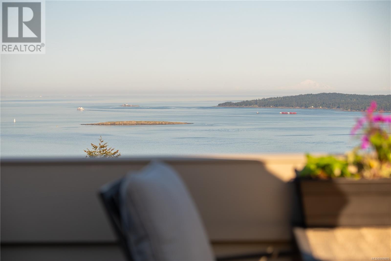 Photo 11 of 3724 Glen Oaks Dr, Nanaimo BC