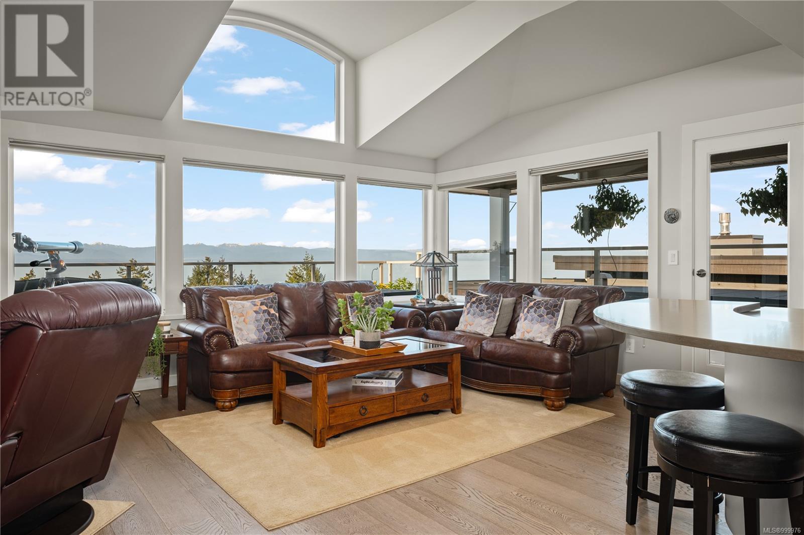 Photo 9 of 3724 Glen Oaks Dr, Nanaimo BC