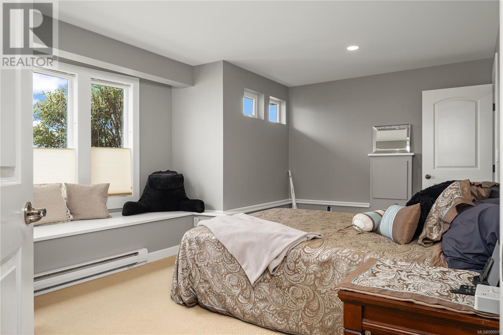 Photo 12 of 3724 Glen Oaks Dr, Nanaimo BC