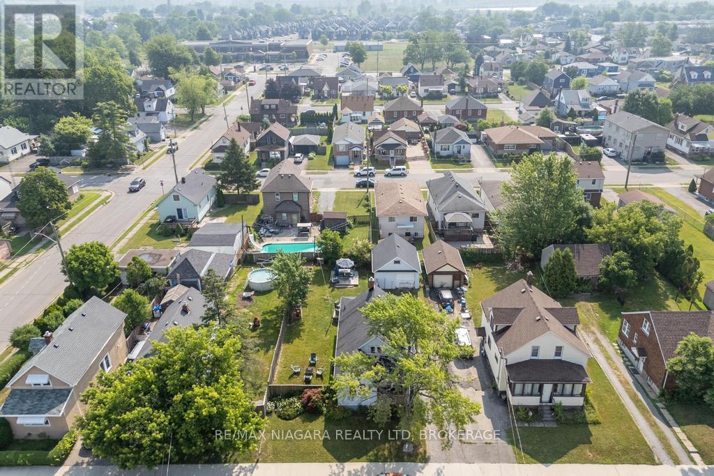 Photo 3 of 221 Wright Street, Welland ON