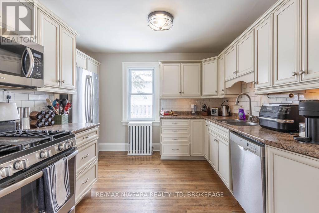 Photo 4 of 221 Wright Street, Welland ON