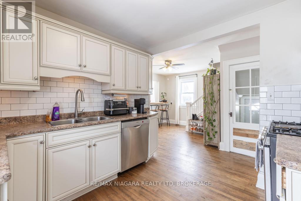 Photo 26 of 221 Wright Street, Welland ON