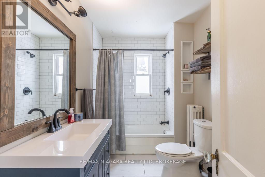 Photo 8 of 221 Wright Street, Welland ON