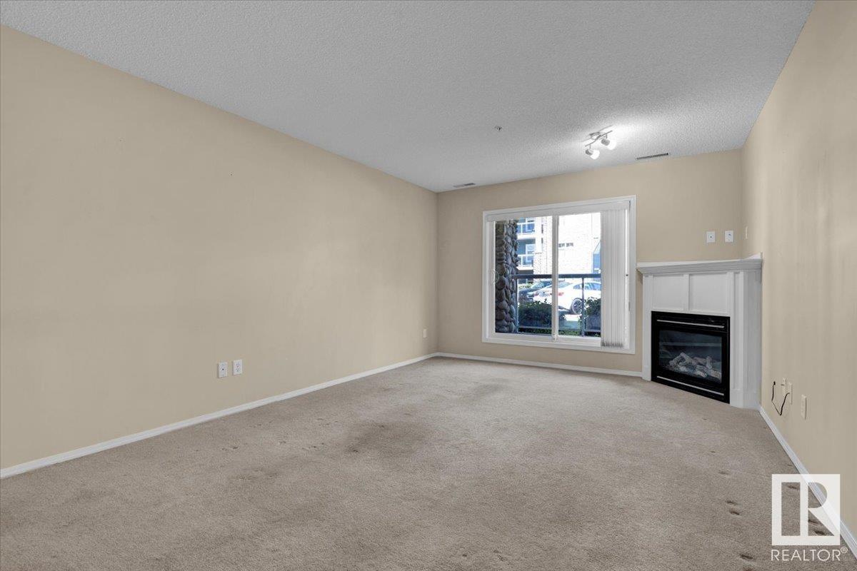 Photo 15 of 140 16035 132 St Nw, Edmonton AB