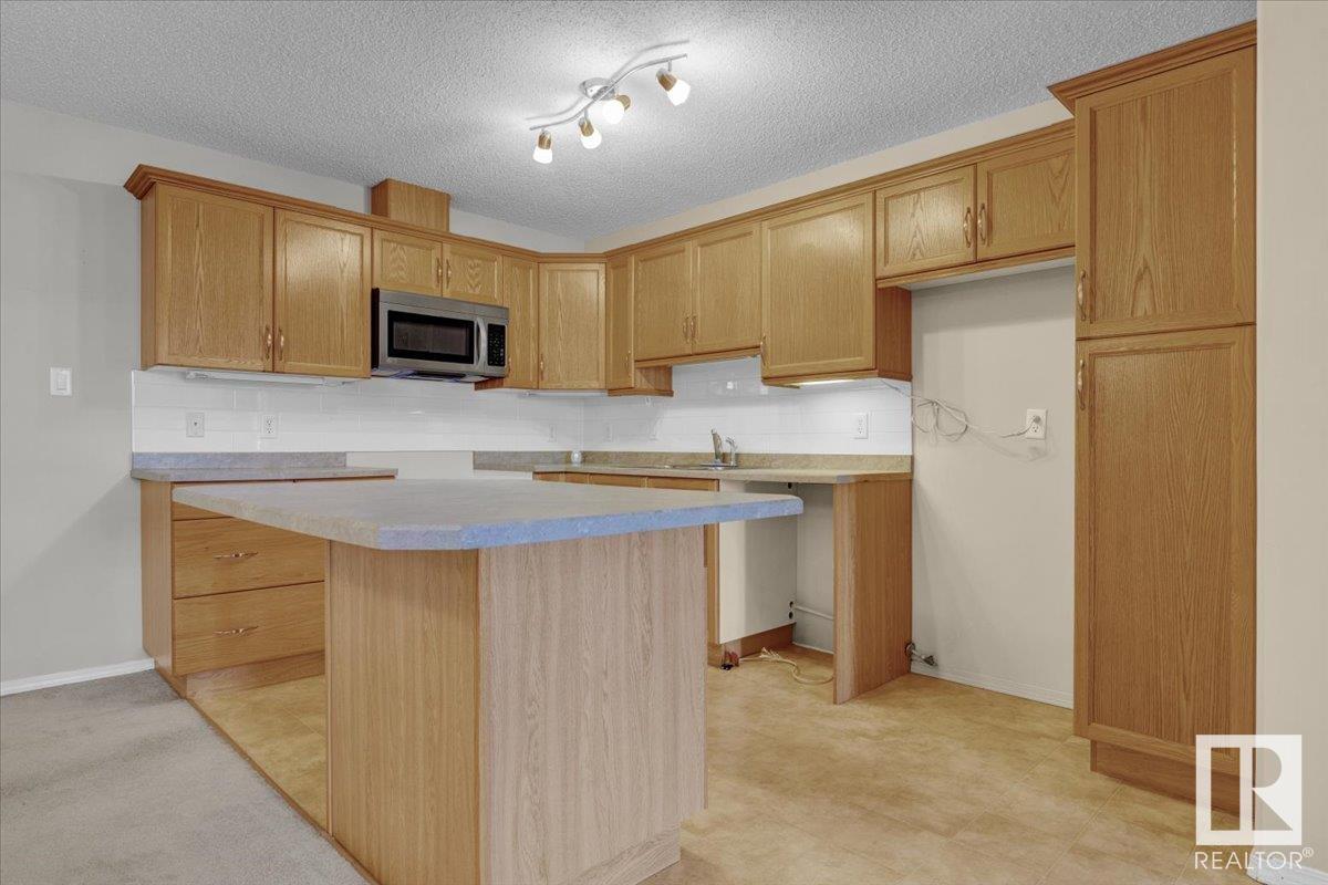 Photo 37 of 140 16035 132 St Nw, Edmonton AB