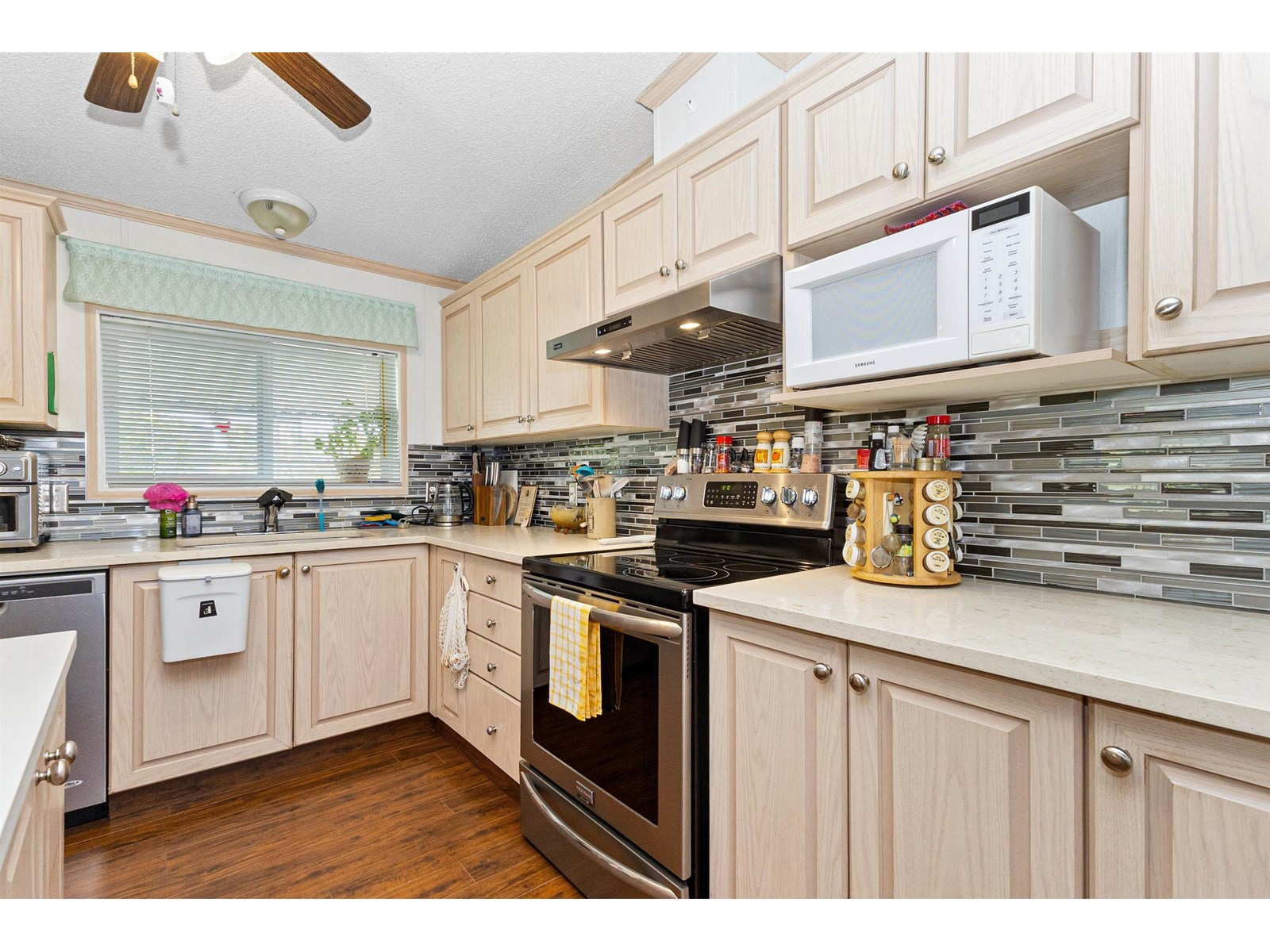 Photo 2 of 14 2035 Marten Street, Abbotsford BC