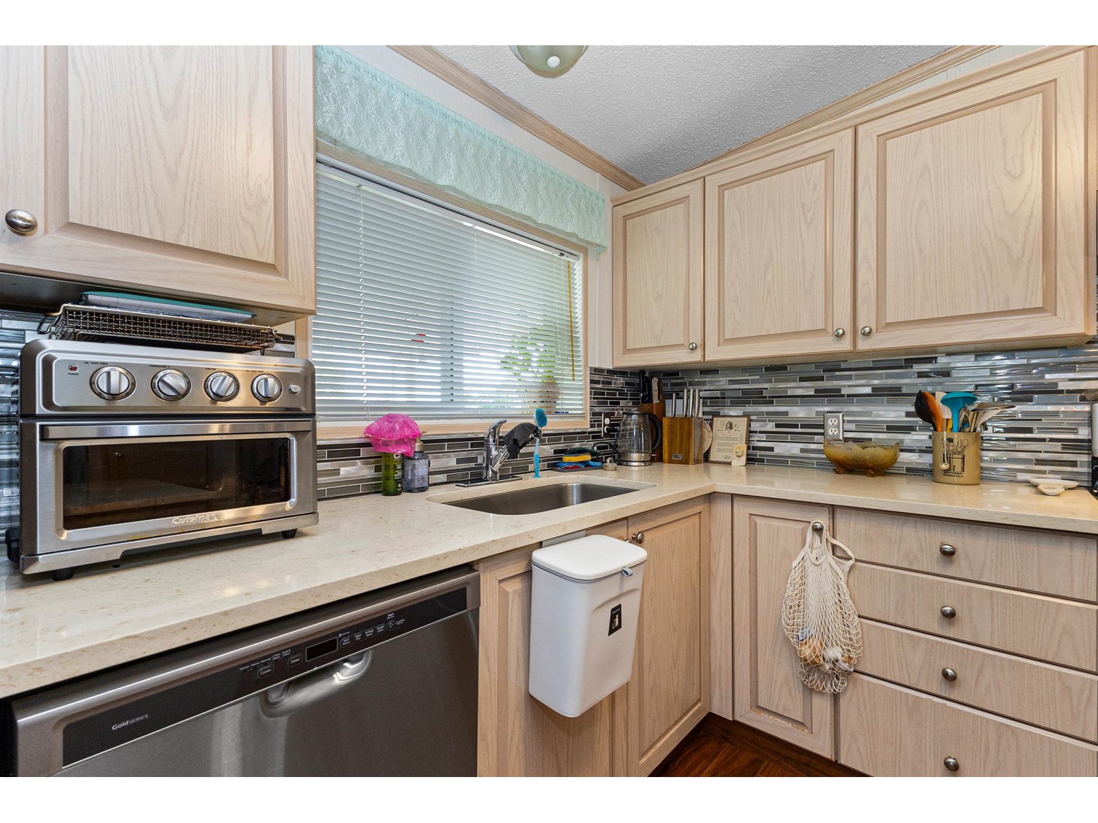 Photo 3 of 14 2035 Marten Street, Abbotsford BC