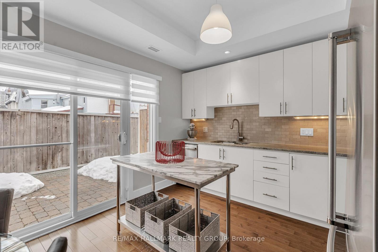 Photo 18 of D 124 124 Guigues Avenue, Ottawa ON