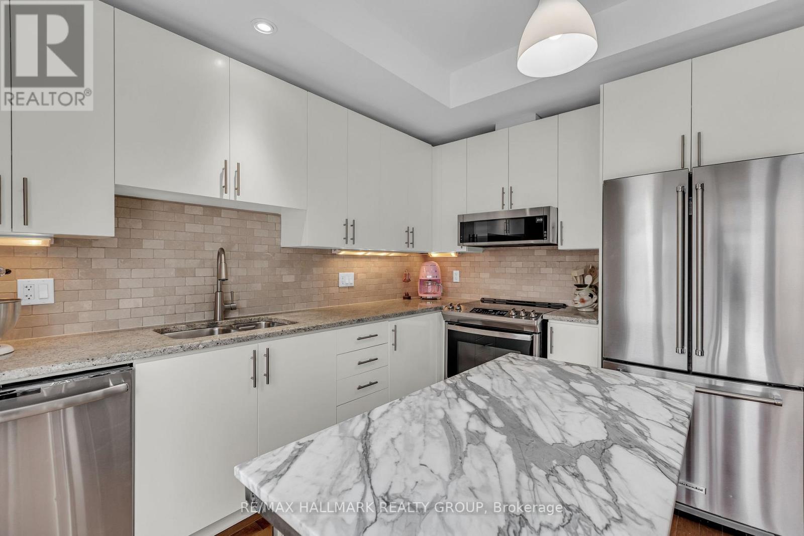 Photo 20 of D 124 124 Guigues Avenue, Ottawa ON