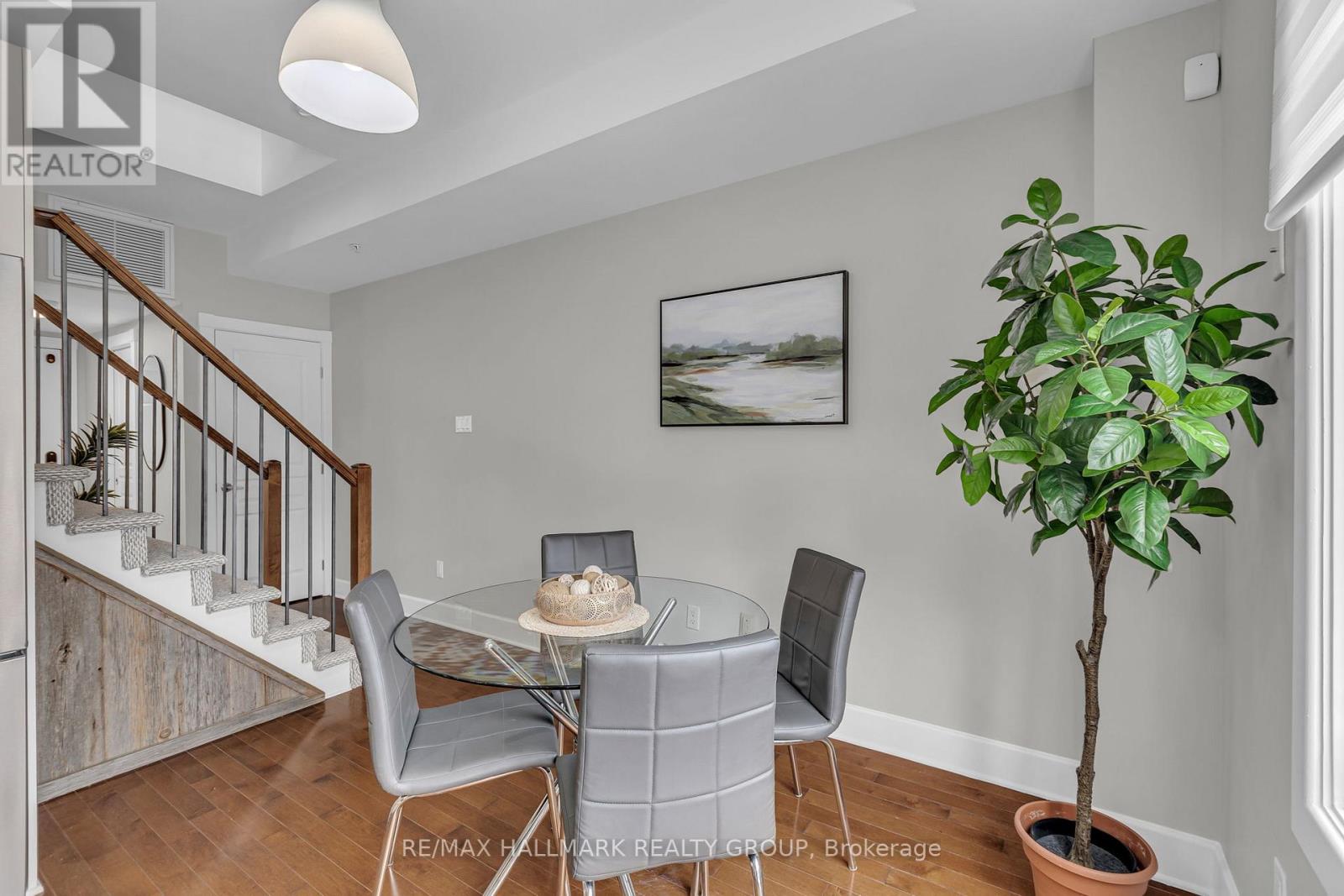 Photo 15 of D 124 124 Guigues Avenue, Ottawa ON