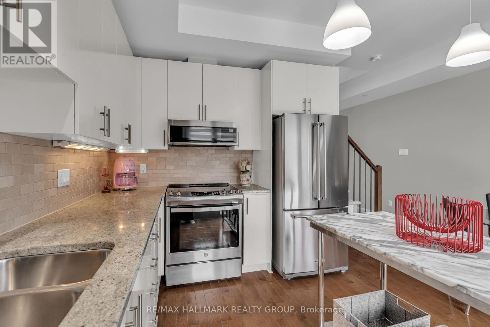 Photo 21 of D 124 124 Guigues Avenue, Ottawa ON