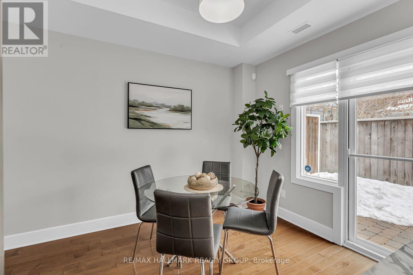 Photo 14 of D 124 124 Guigues Avenue, Ottawa ON