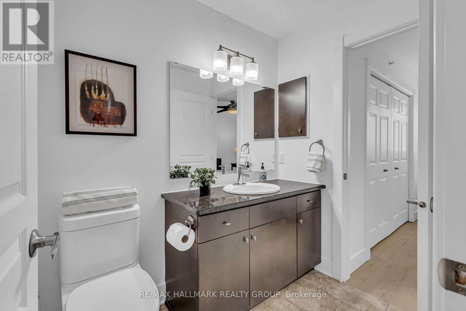 Photo 32 of D 124 124 Guigues Avenue, Ottawa ON