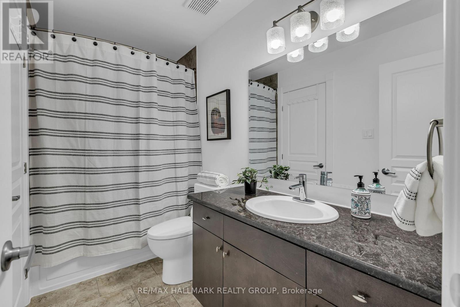 Photo 33 of D 124 124 Guigues Avenue, Ottawa ON