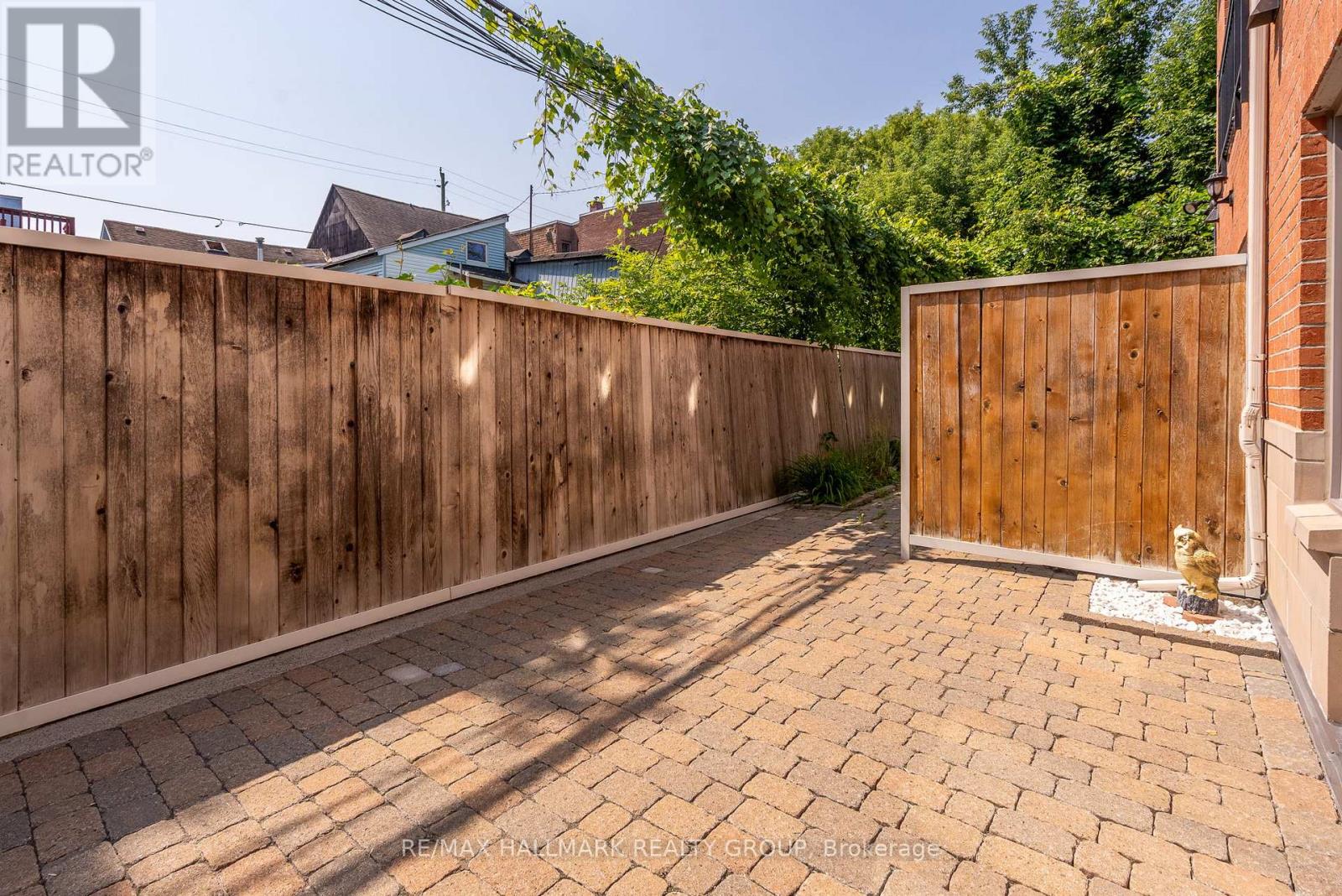 Photo 38 of D 124 124 Guigues Avenue, Ottawa ON