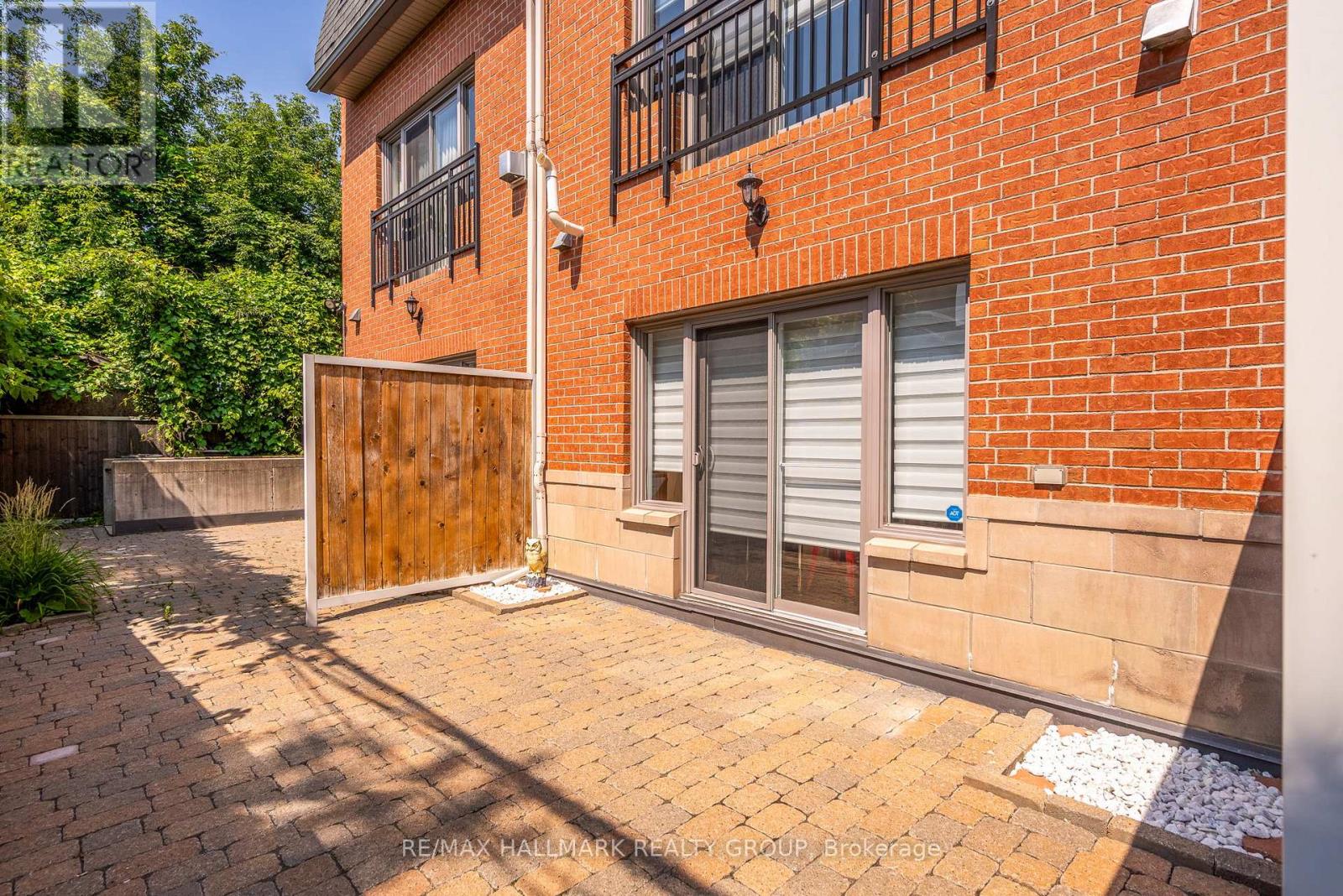 Photo 37 of D 124 124 Guigues Avenue, Ottawa ON