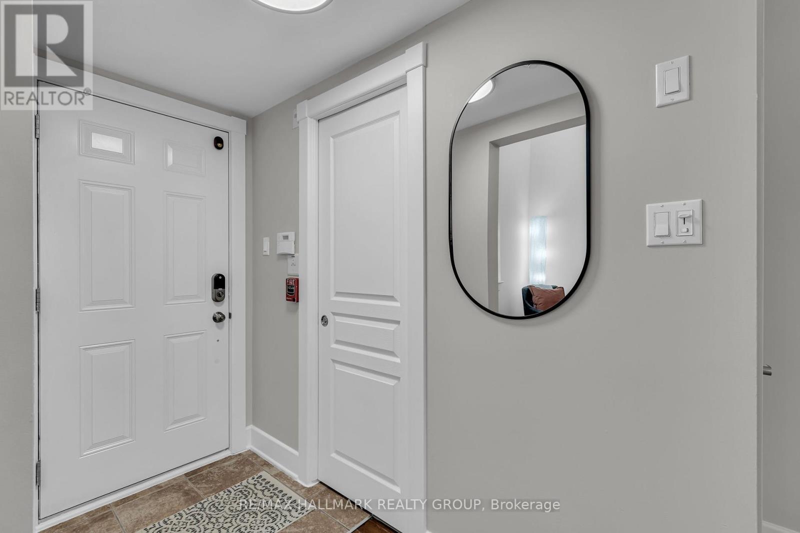 Photo 6 of D 124 124 Guigues Avenue, Ottawa ON