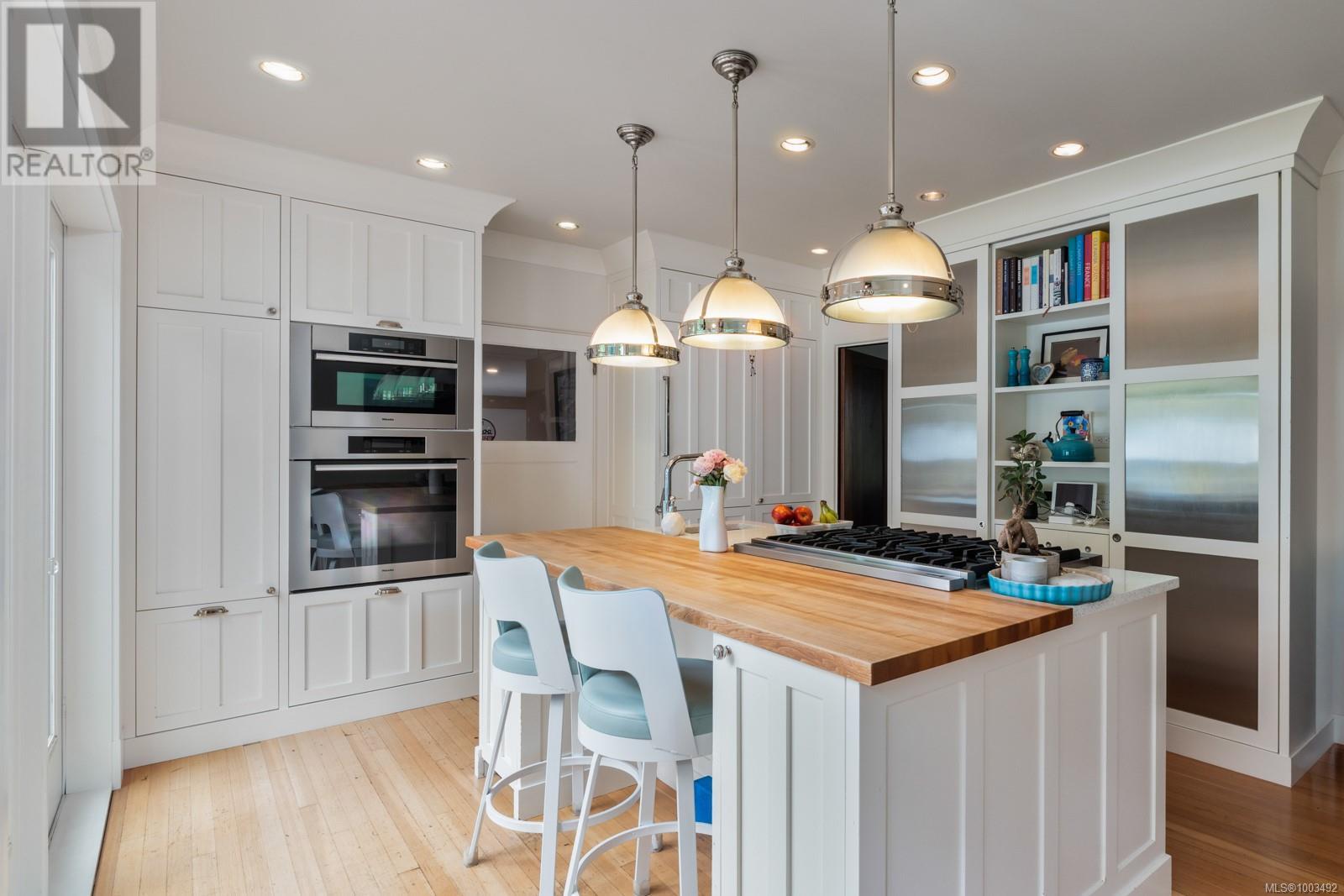 Photo 38 of 3290 Upper Terrace Rd, Oak Bay BC