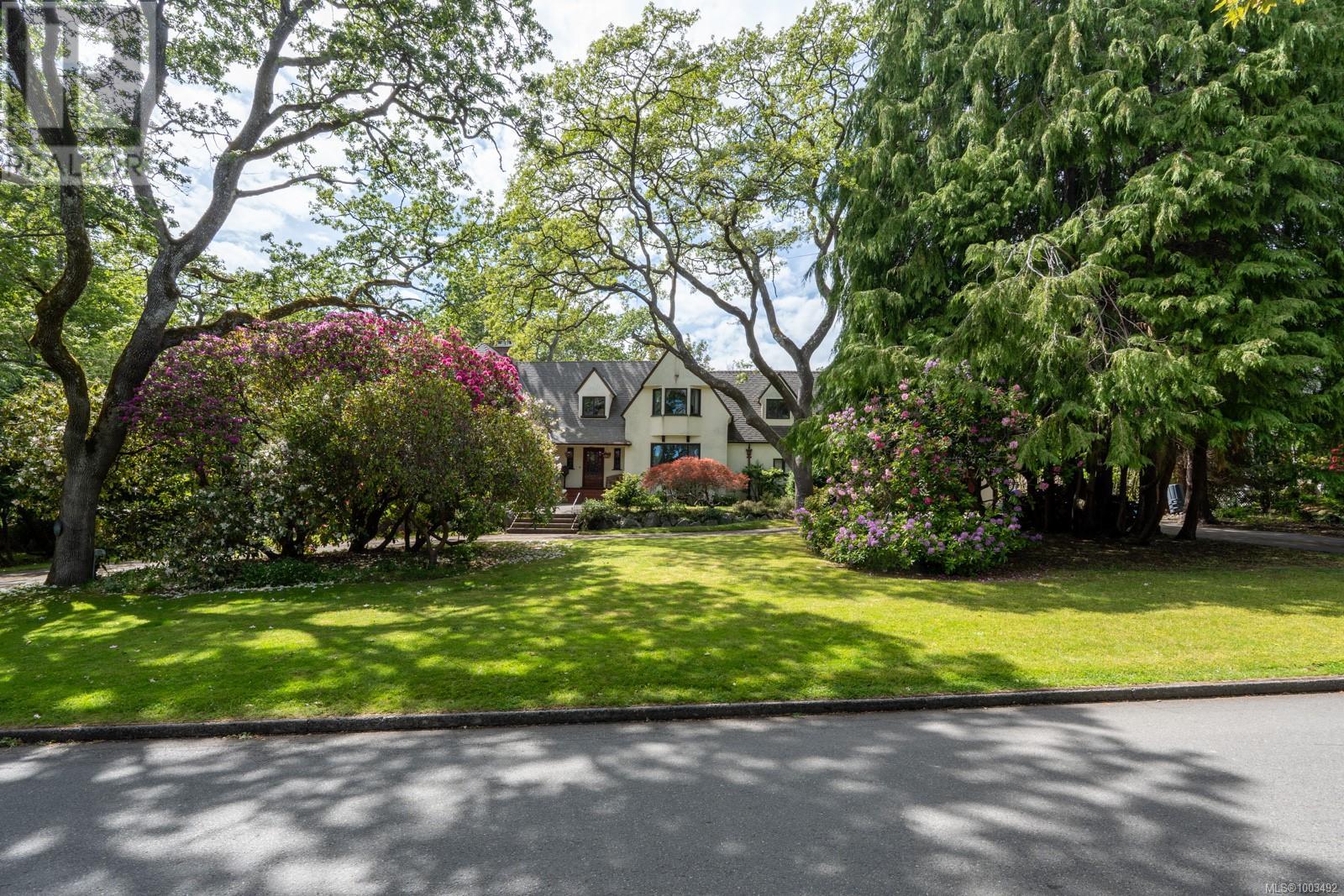 Photo 5 of 3290 Upper Terrace Rd, Oak Bay BC