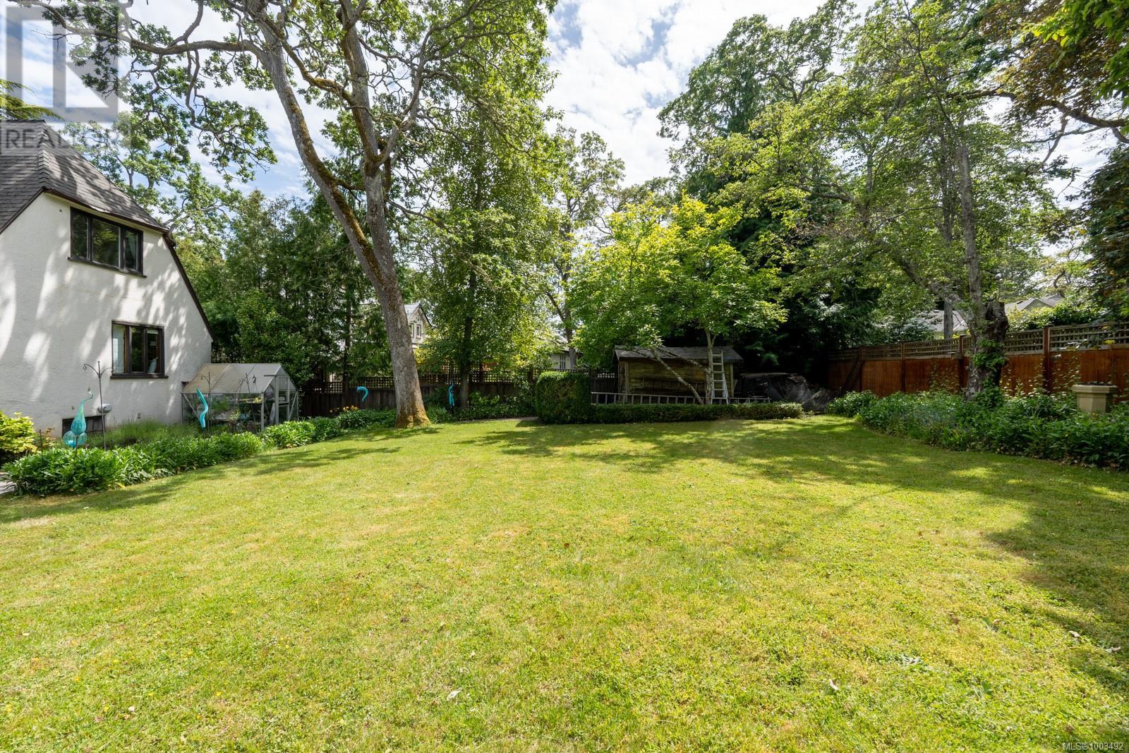 Photo 29 of 3290 Upper Terrace Rd, Oak Bay BC