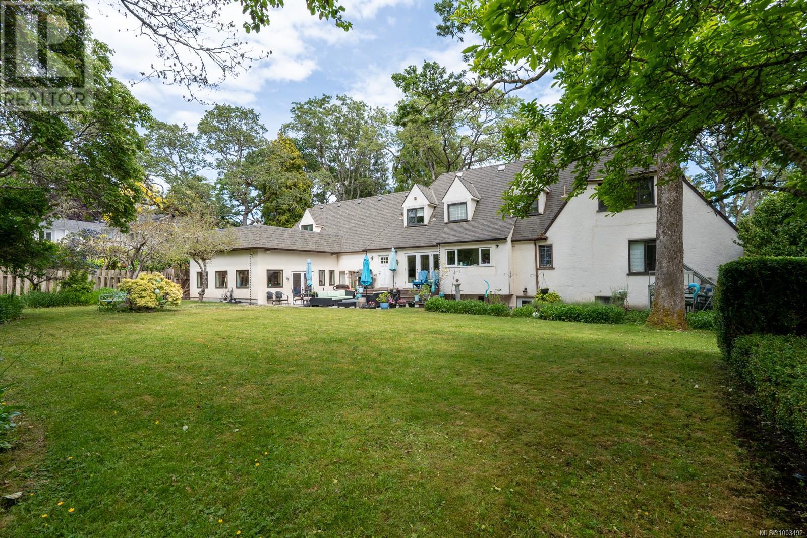 Photo 12 of 3290 Upper Terrace Rd, Oak Bay BC