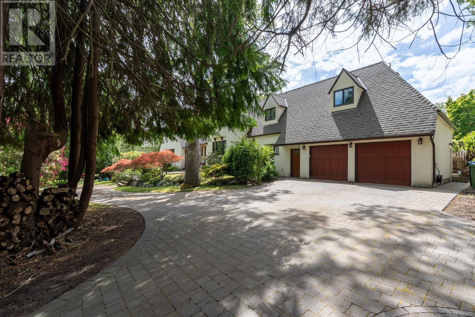 Photo 2 of 3290 Upper Terrace Rd, Oak Bay BC