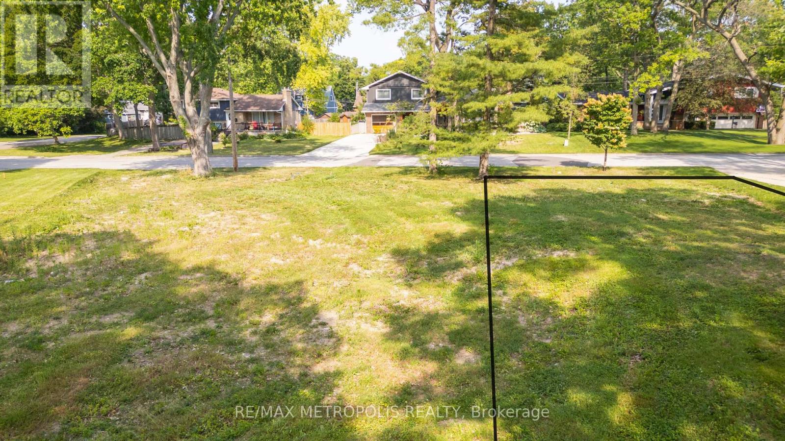Photo 13 of 1307 S Ridgewood Drive, Sarnia ON