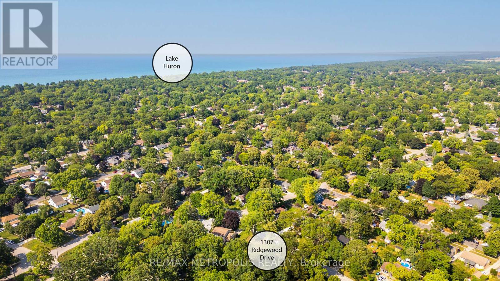 Photo 18 of 1307 S Ridgewood Drive, Sarnia ON