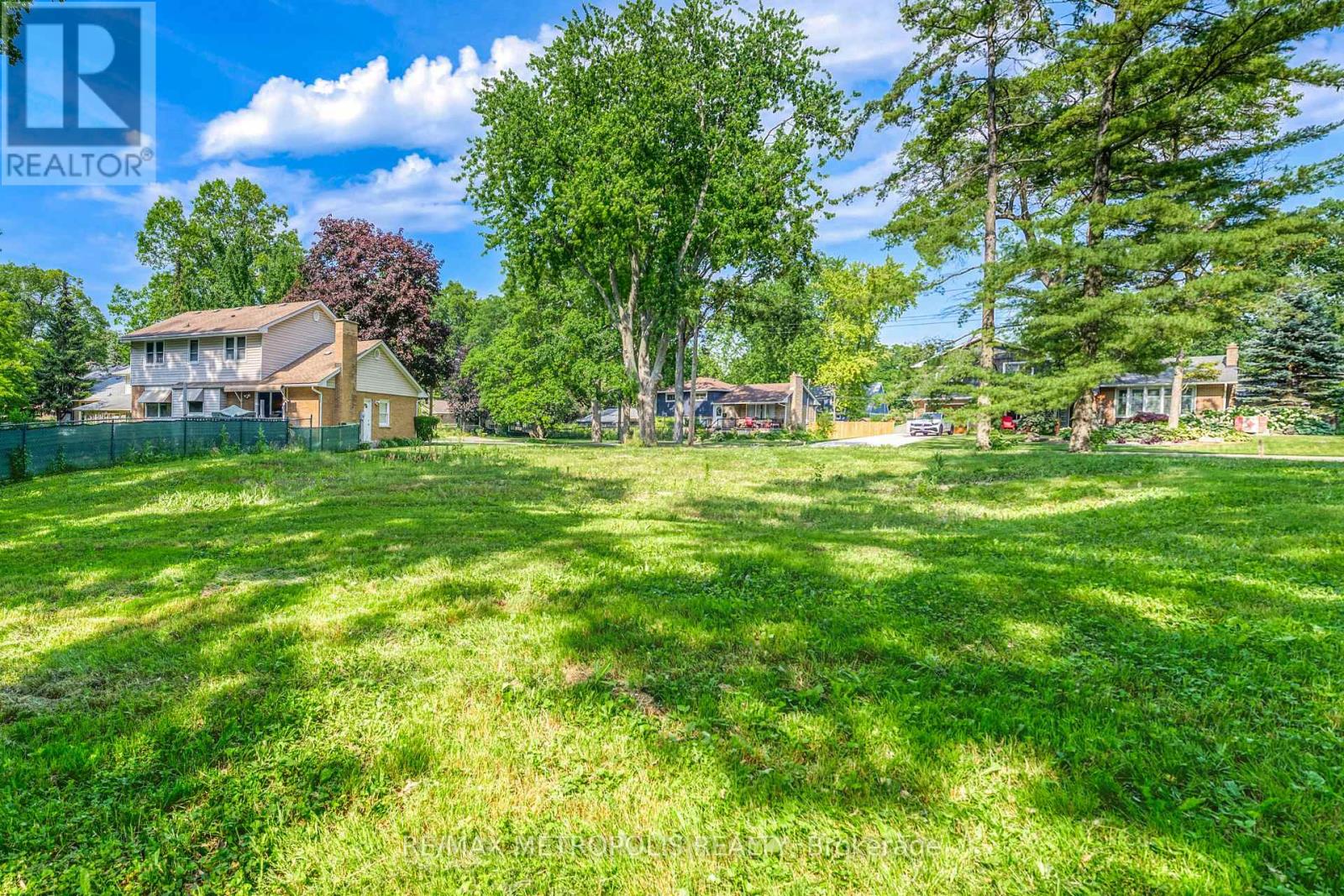 Photo 5 of 1307 S Ridgewood Drive, Sarnia ON
