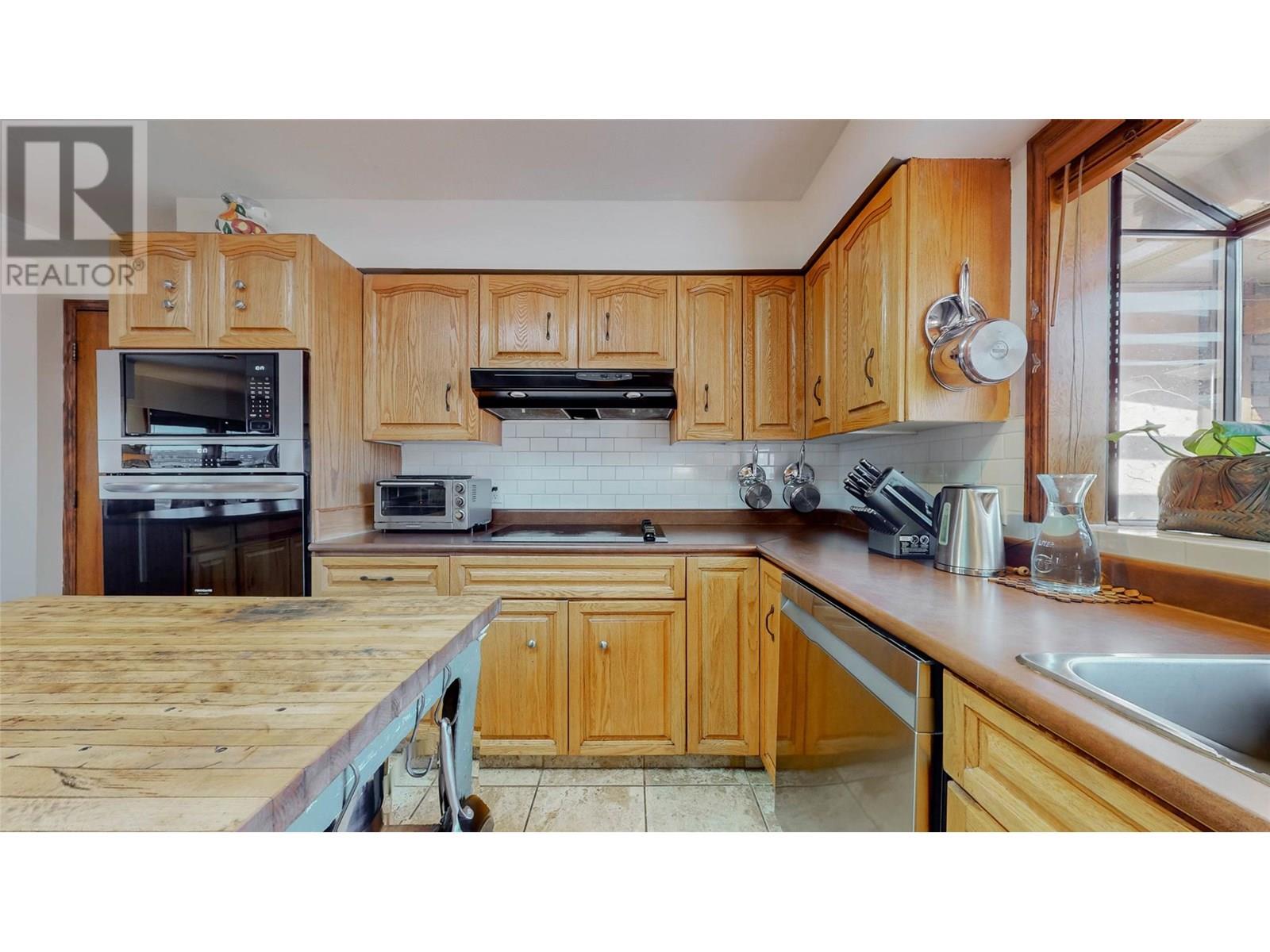 6940 Mountainview Drive Drive, Oliver