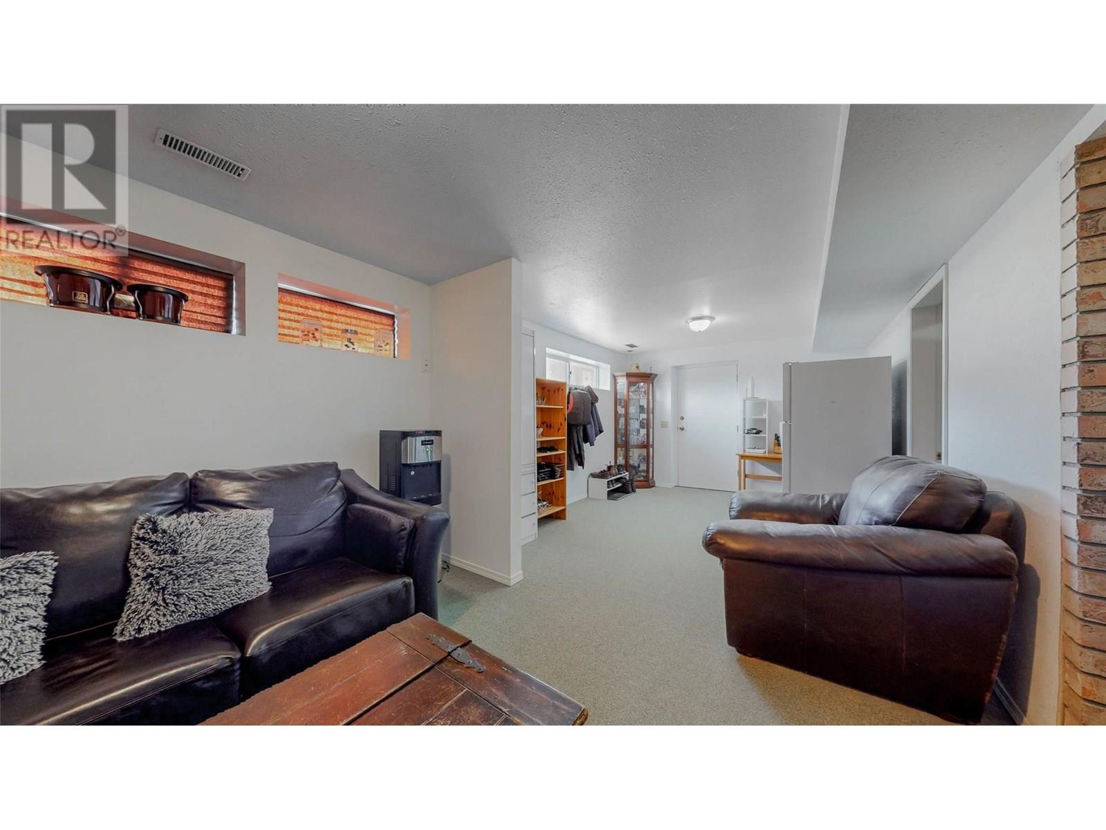 6940 Mountainview Drive Drive, Oliver