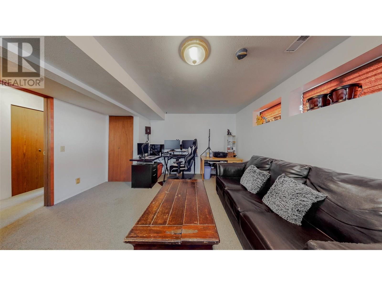 6940 Mountainview Drive Drive, Oliver