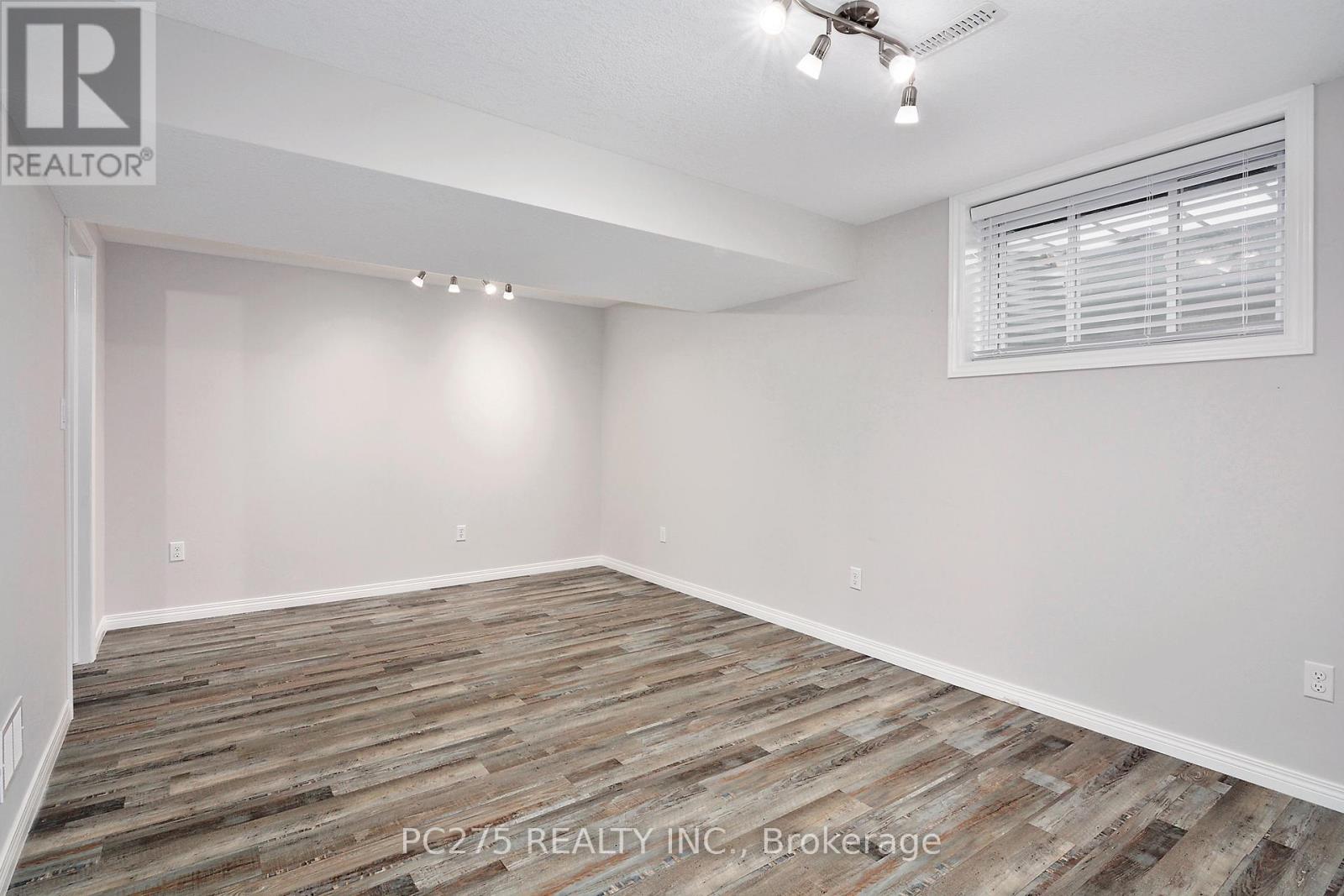 Photo 4 of 23 Blairmont Terrace, St Thomas ON