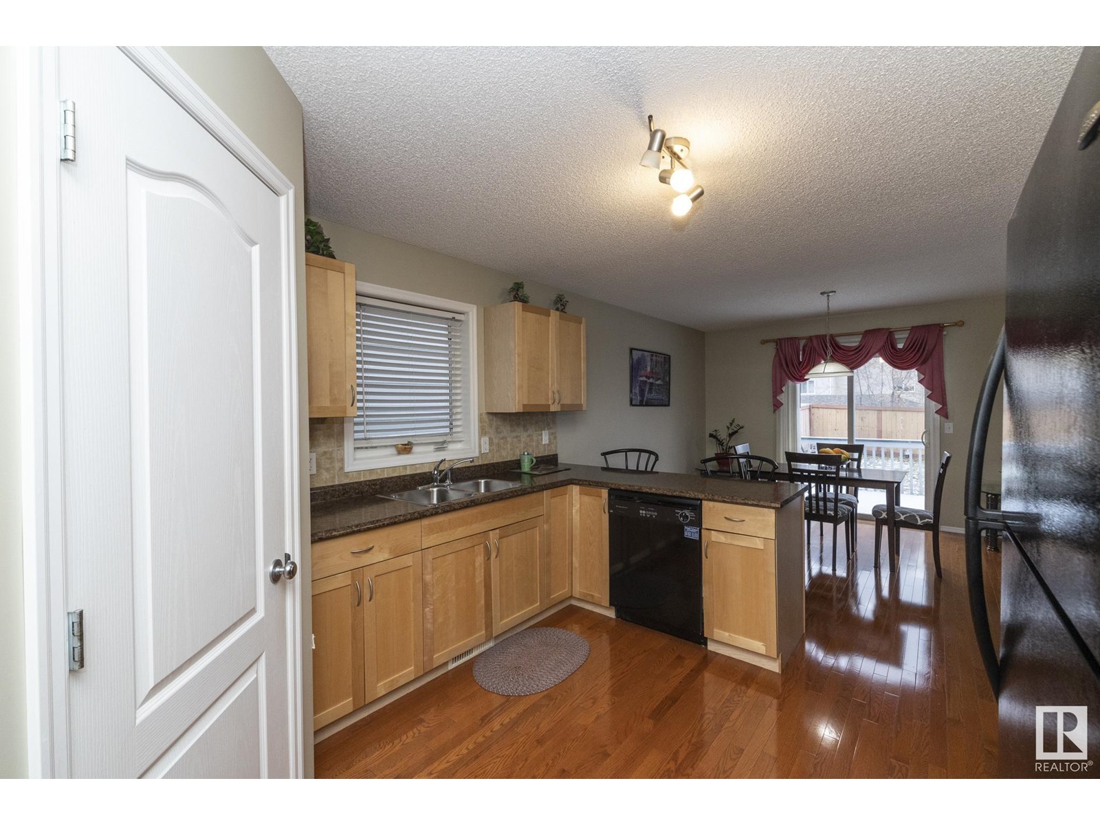 Photo 11 of 3528 22 St Nw, Edmonton AB
