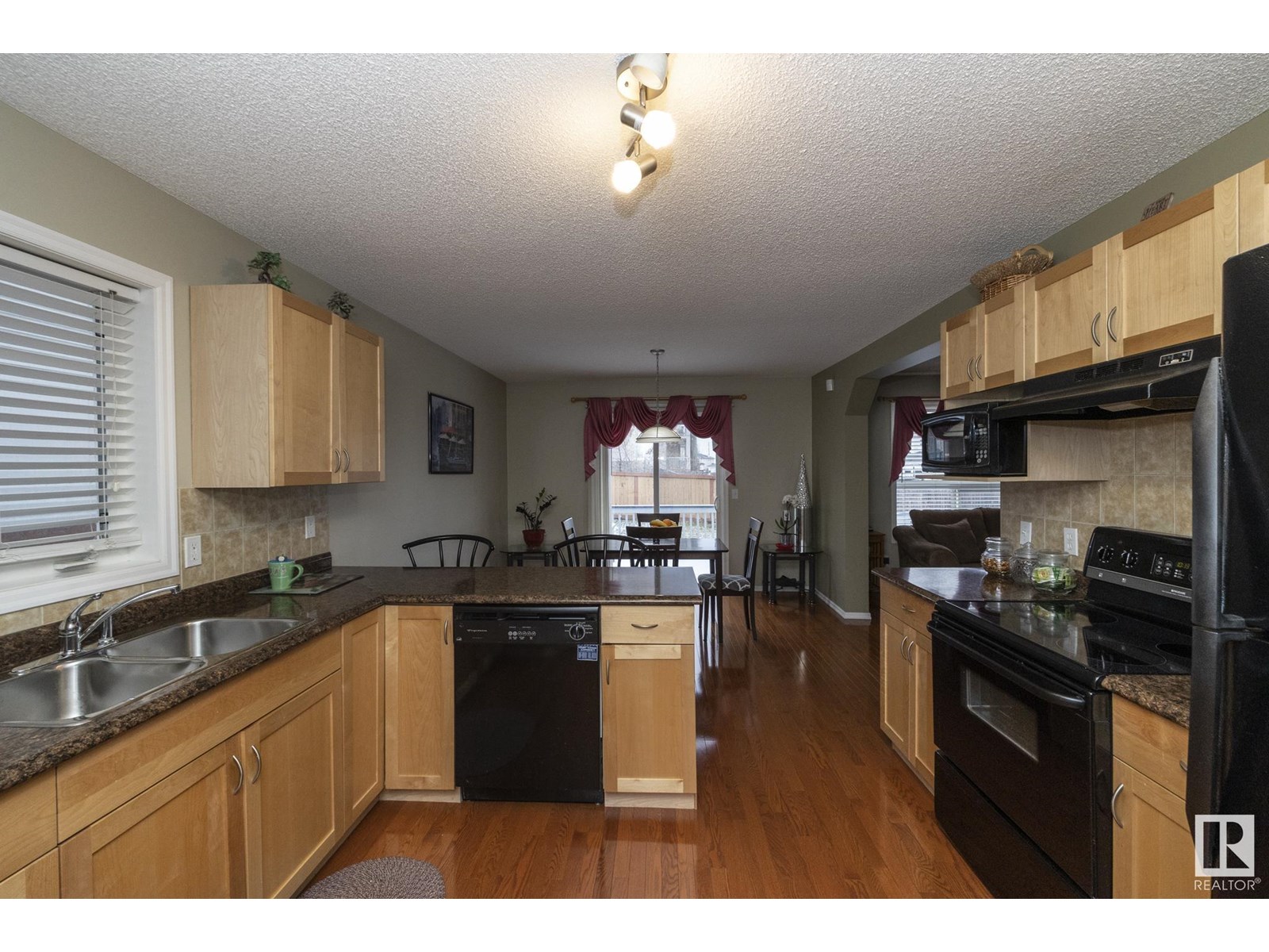 Photo 21 of 3528 22 St Nw, Edmonton AB