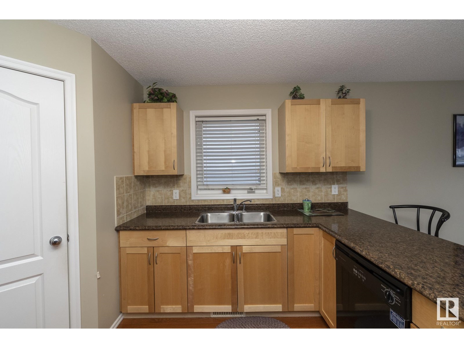Photo 8 of 3528 22 St Nw, Edmonton AB
