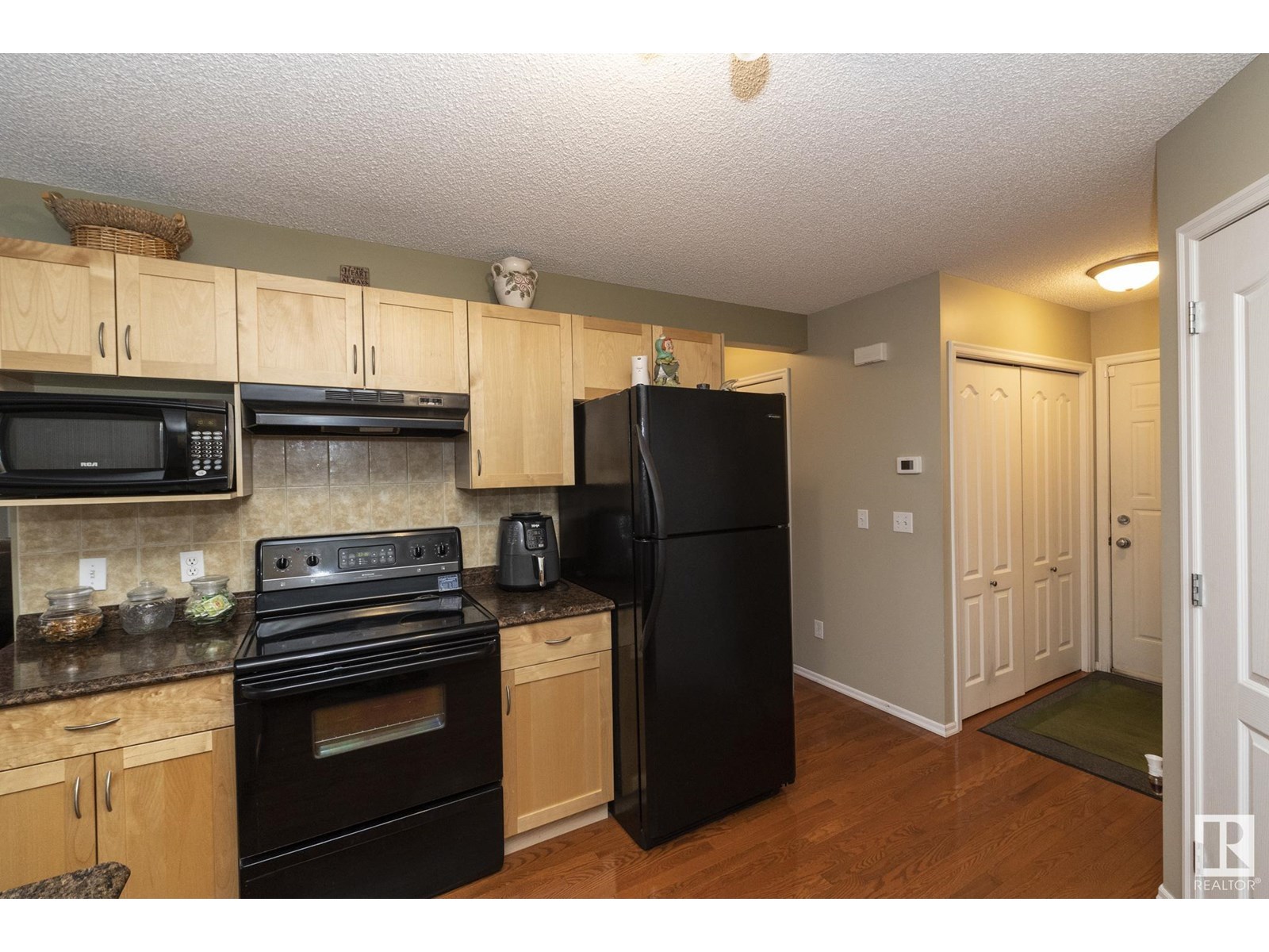 Photo 35 of 3528 22 St Nw, Edmonton AB