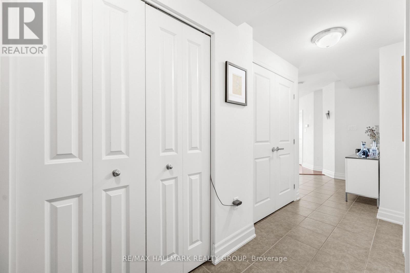Photo 3 of 1304 90 Landry Street, Ottawa ON