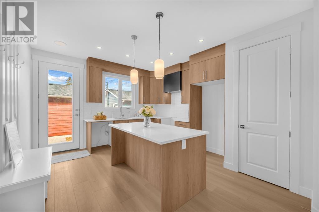 2, 426 13 Avenue NE, Calgary, Alberta