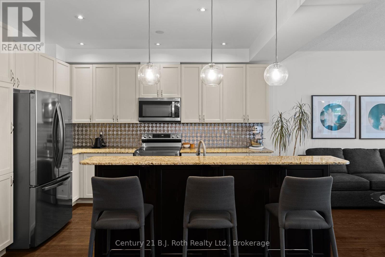 Photo 11 of 5 188 Coldwater Road, Orillia ON