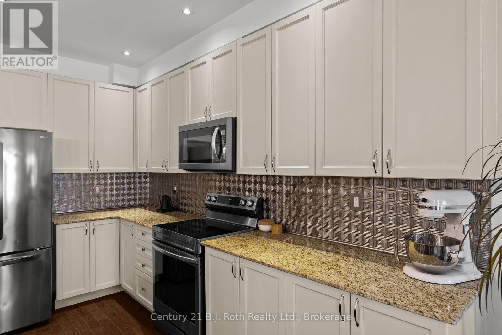 Photo 12 of 5 188 Coldwater Road, Orillia ON