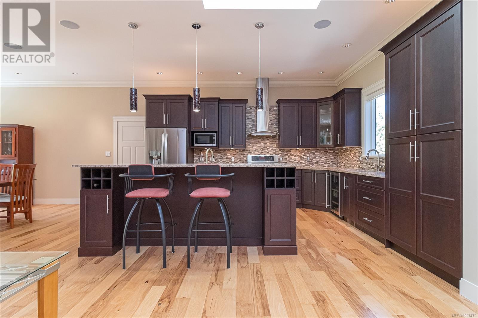 1954 Barrett Dr, North Saanich