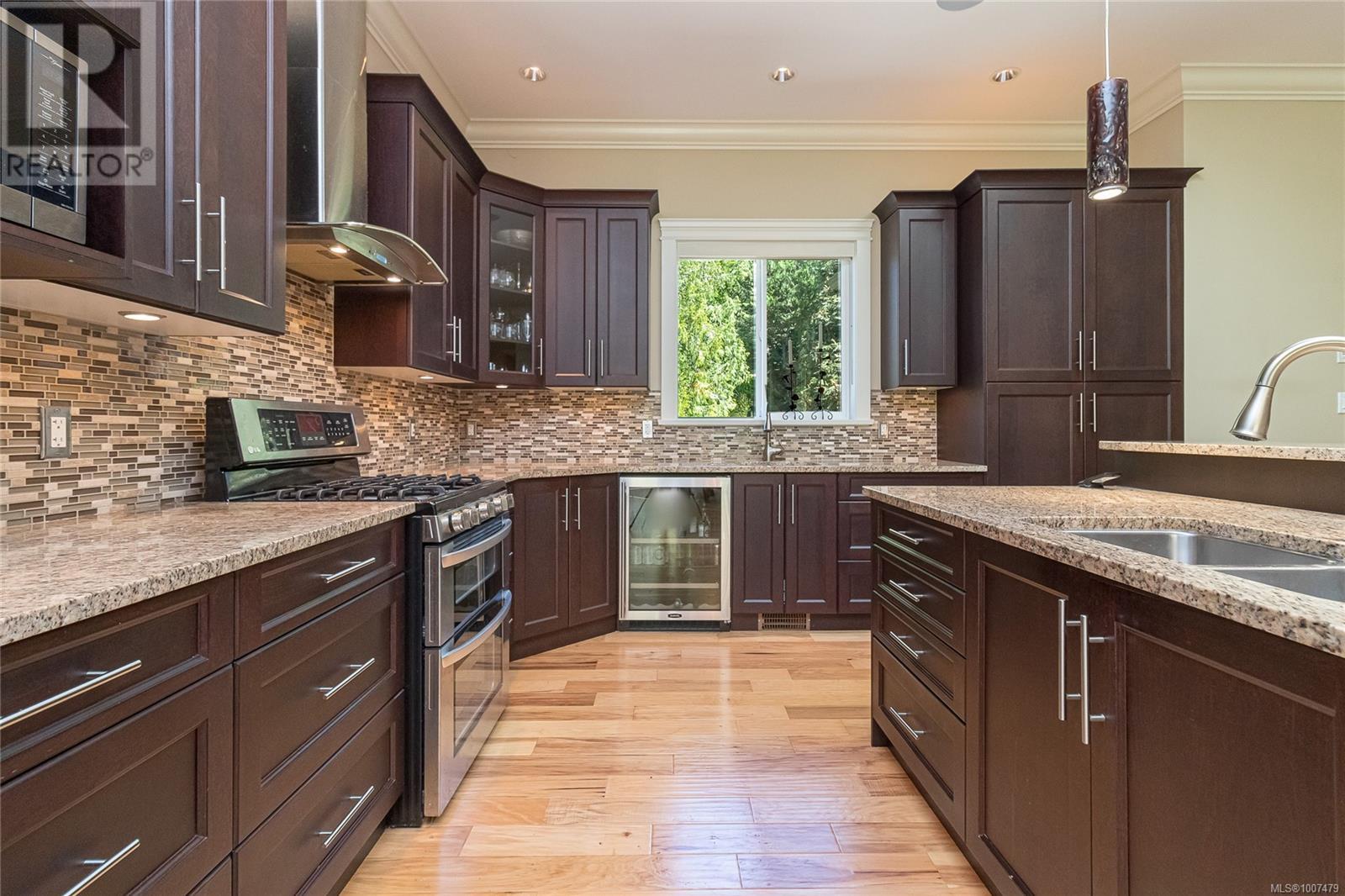 1954 Barrett Dr, North Saanich