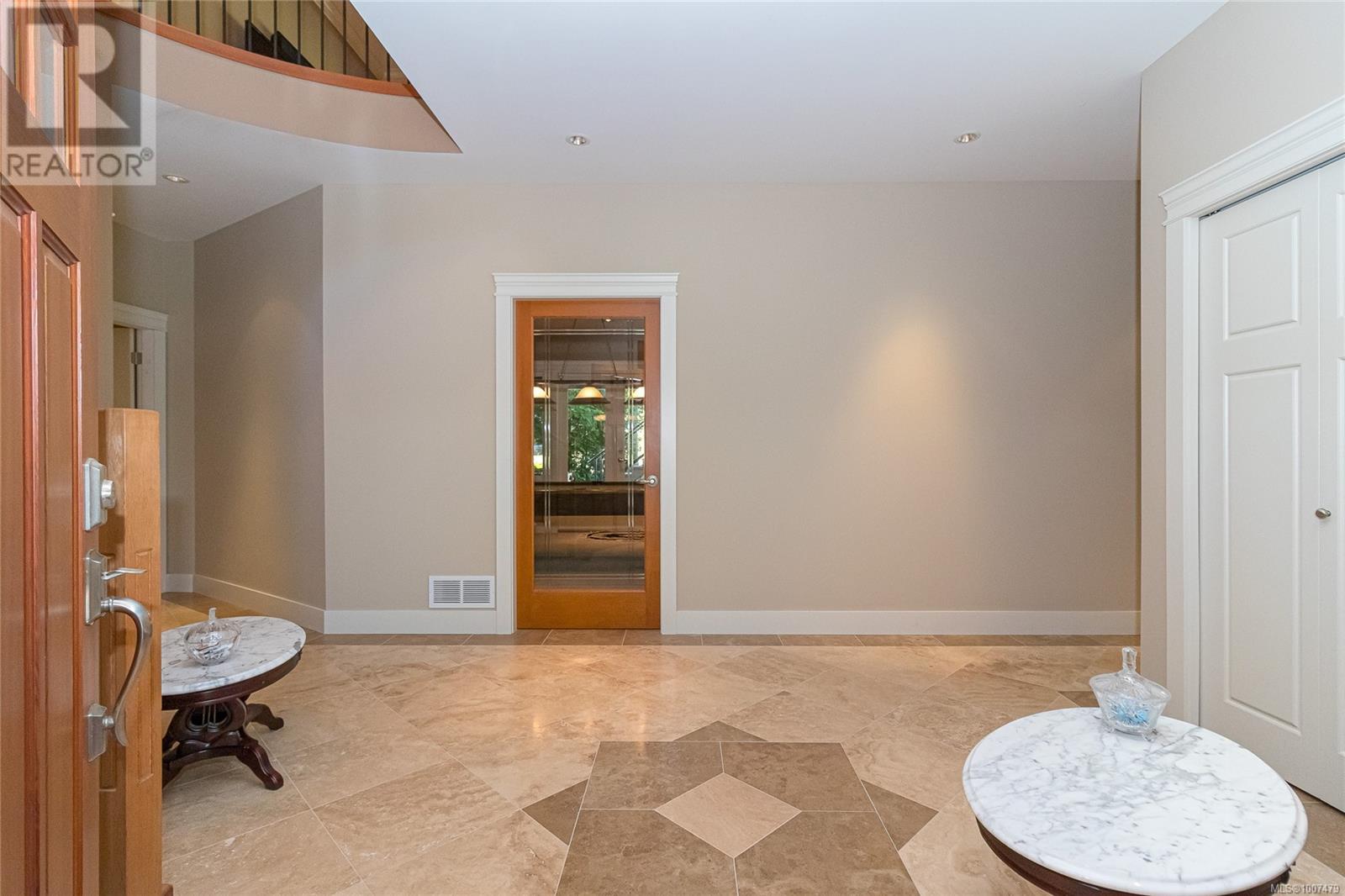 1954 Barrett Dr, North Saanich