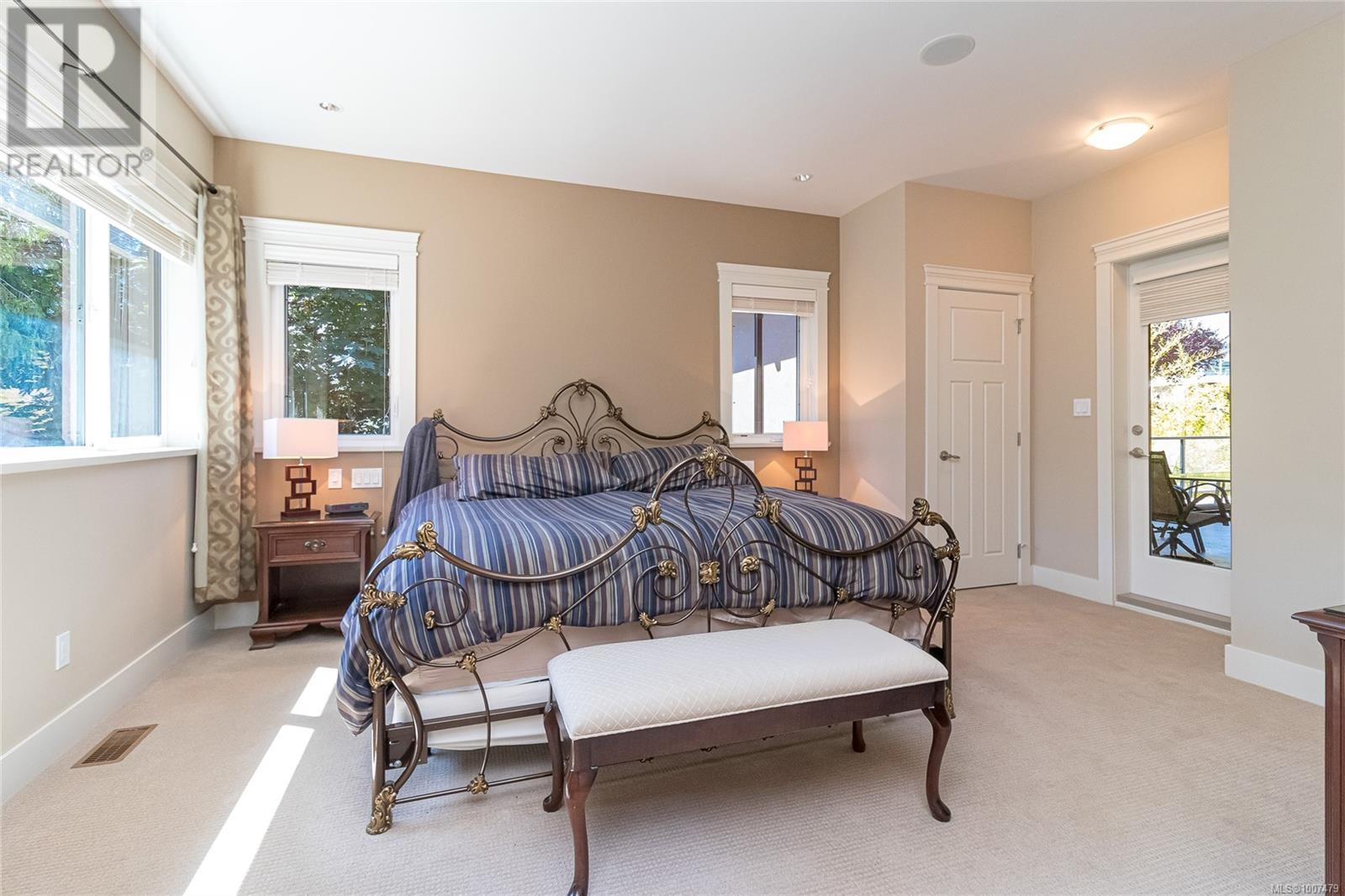1954 Barrett Dr, North Saanich